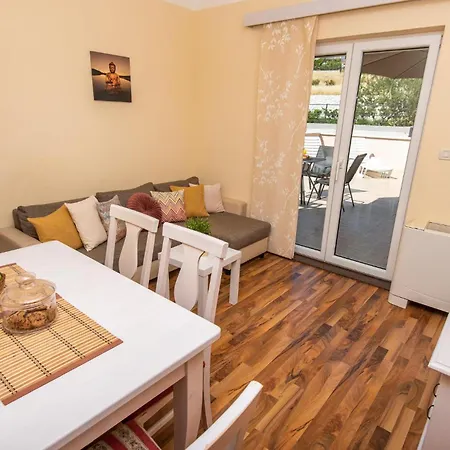 1 Bedroom Stunning In Apartment *